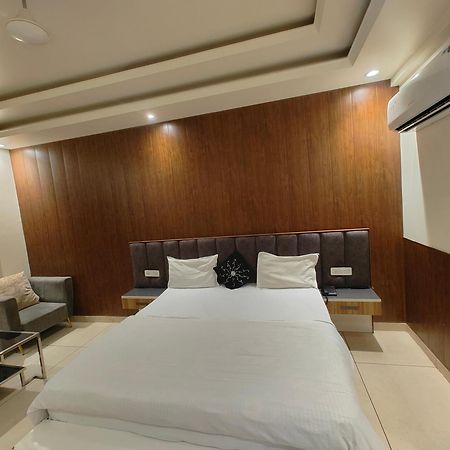 Hotel Skylark & Banquet Palwal Dış mekan fotoğraf