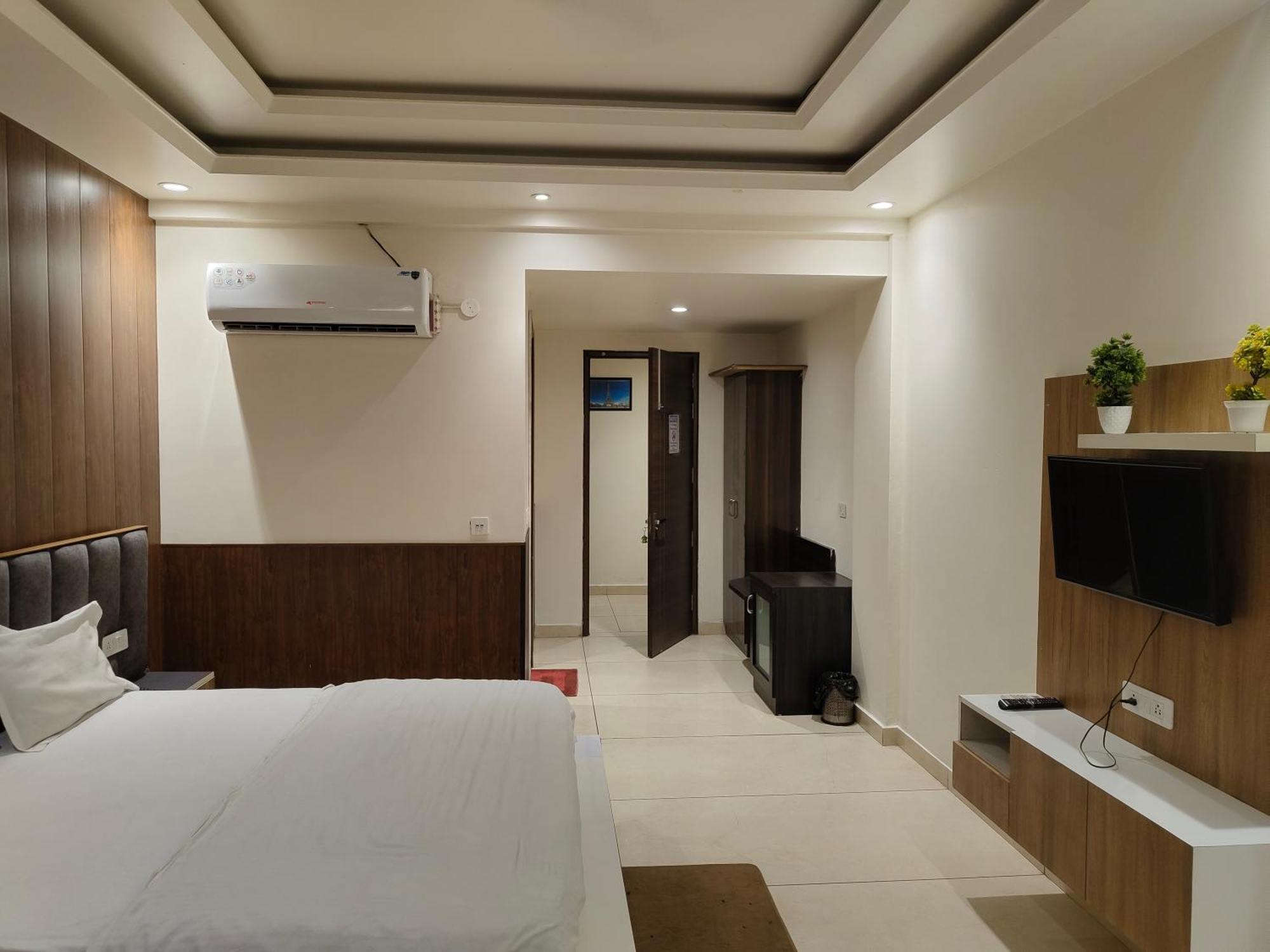 Hotel Skylark & Banquet Palwal Dış mekan fotoğraf