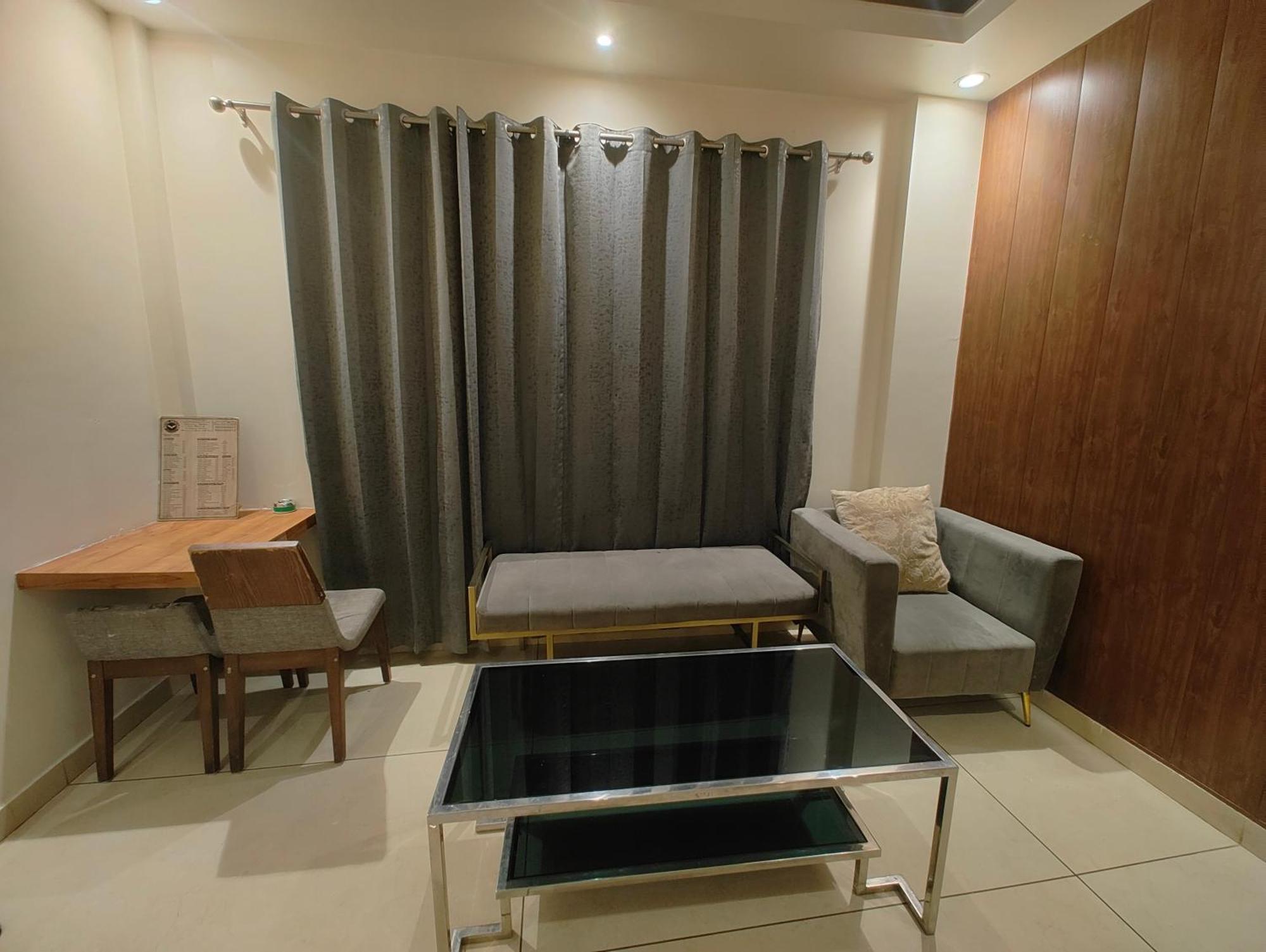 Hotel Skylark & Banquet Palwal Dış mekan fotoğraf