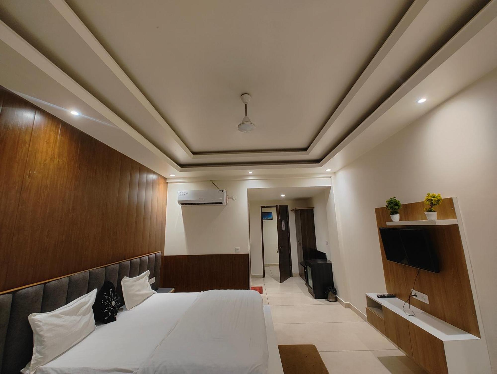 Hotel Skylark & Banquet Palwal Dış mekan fotoğraf